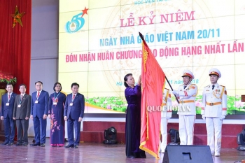 CHỦ TỊCH QUỐC HỘI DỰ LỄ KỶ NIỆM NGÀY NHÀ GIÁO VIỆT NAM TẠI HỌC VIỆN TÀI CHÍNH